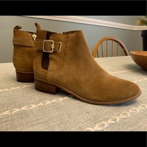 Tommy Hilfiger Suede Camel Chelsea booties 7.5